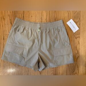 Athleta cascade cargo poplin short size large tan